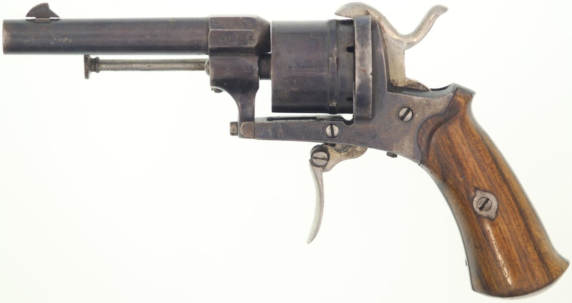 Stiftfeuer-Revolver, belgisch, Kal. 7mmLefaucheux. Brünierte Waffe mit Klappabzug, Lauflänge 85mm,