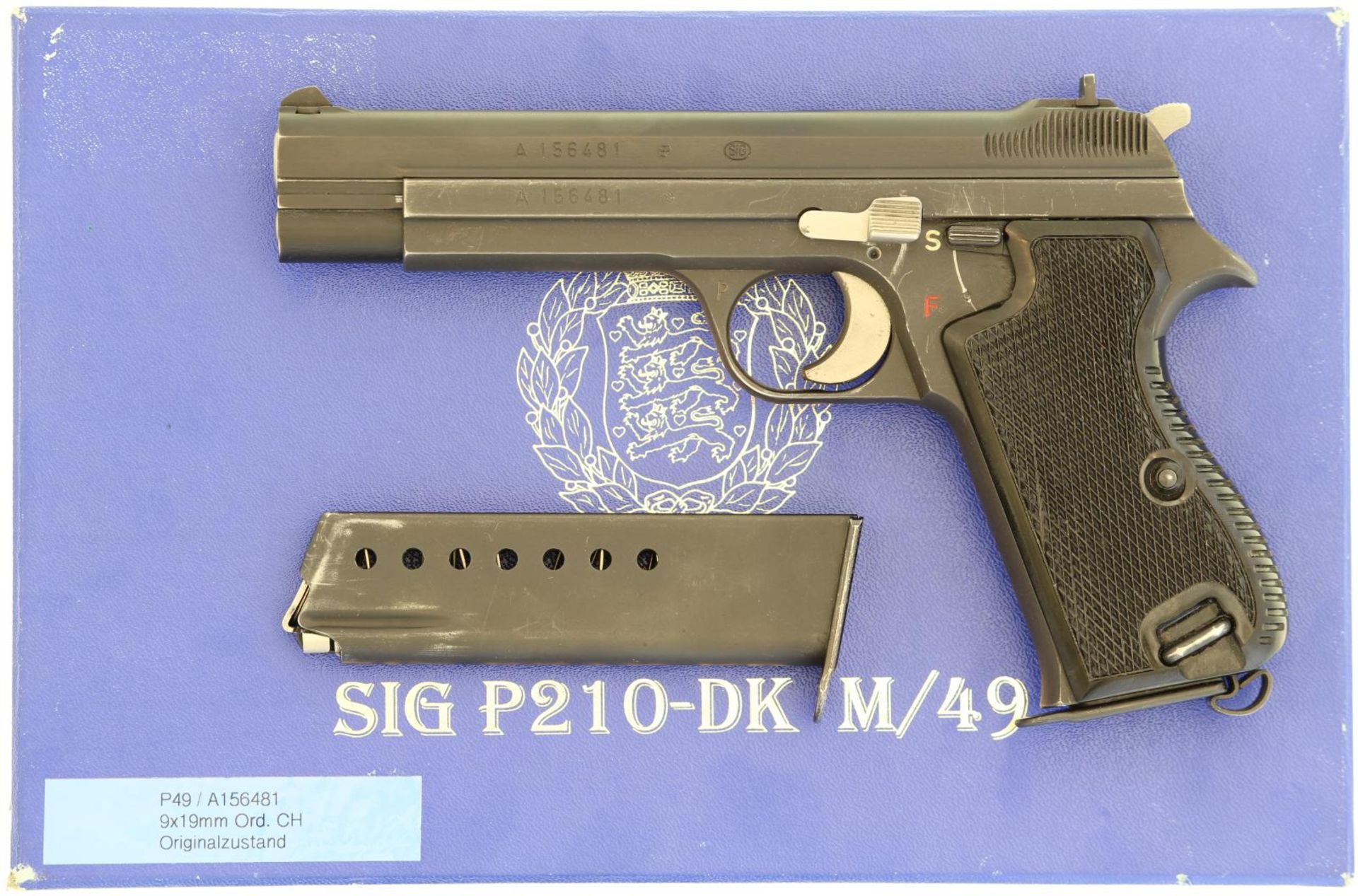 Pistole, SIG P 49, Kal. 9mmP. Sandgestrahlte, brünierte Ganzstahlwaffe mit SA-Abzug. Kimme und - Bild 2 aus 2