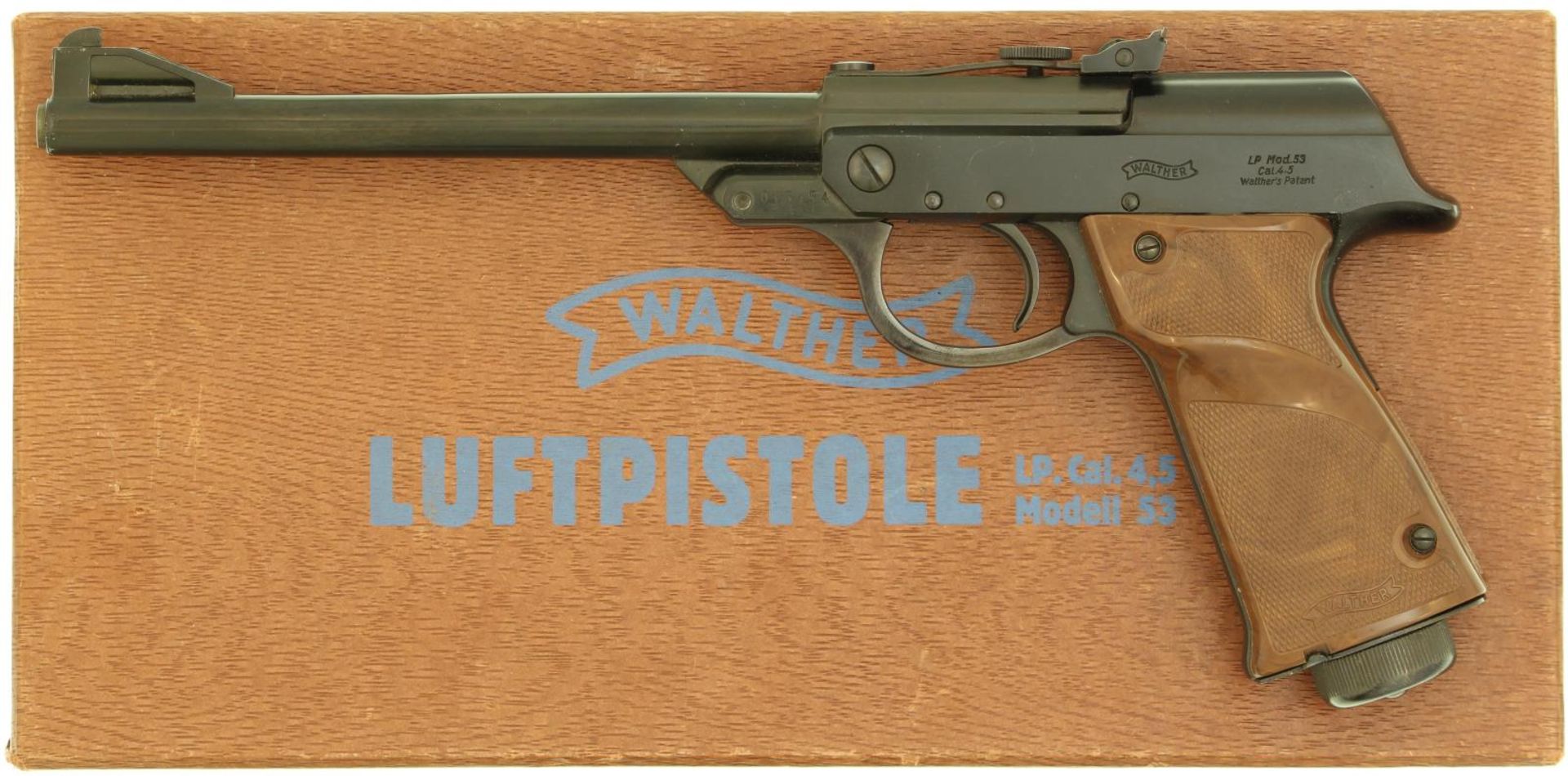 Luftpistole, Walther LP Mod. 53, Kal. 4.5mm. Schwarz brünierte Laufspannerwaffe. Mikrometervisier,