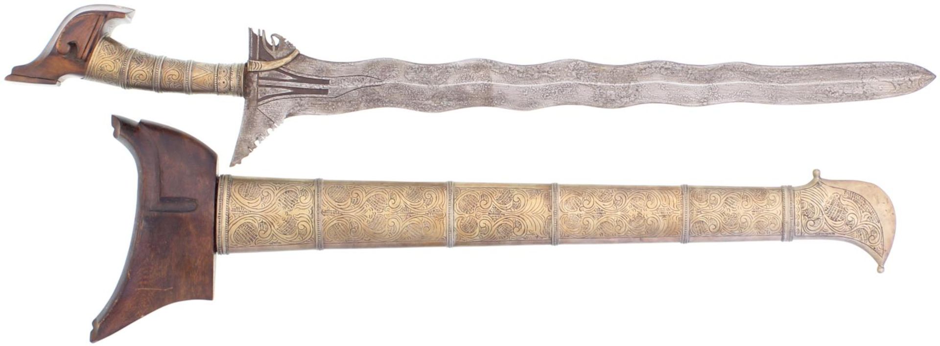Malaiischer Kris. 53cm lange, geflammte zweischneidige Klinge aus Pamor-Damast, Basis ausladend