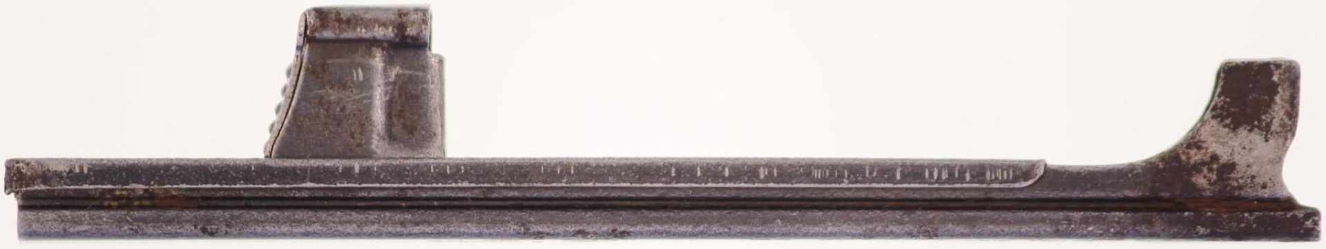 Ladestreifen zu Pistole Steyr M/08. Fasst 8 Patronen Kal. 8mm Steyr, mit Zuführschieber. Schiene - Bild 2 aus 2