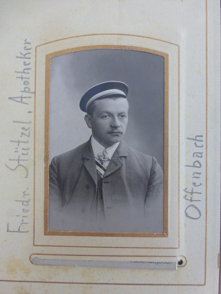 Fotoalbum um 1900, 45 Fotografien, Militär, Studentika, Fasenacht u.a., unterschiedlicheGrößen und - Image 4 of 4