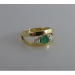 Damenring, Gold 585 mit Smaragd u. 2 Brillanten besetzt, RG 18mmMindestpreis: 320 EUR