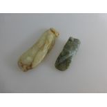 2 Jadeschnitzereien, China, 20.Jh., l. 5,5/9cmMindestpreis: 80 EUR