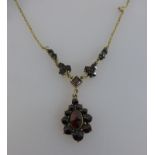 Collier mit Granat besetzt, l. ca. 36cmMindestpreis: 35 EUR