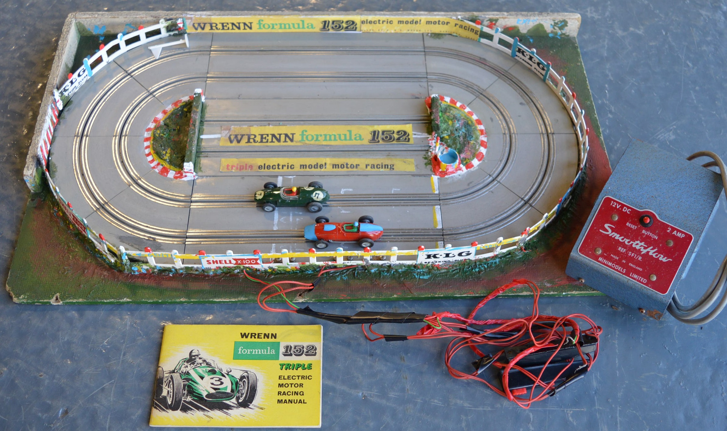 Wrenn 1959 Formula 152 shop display slot car circuit 2 cars, 2 controls