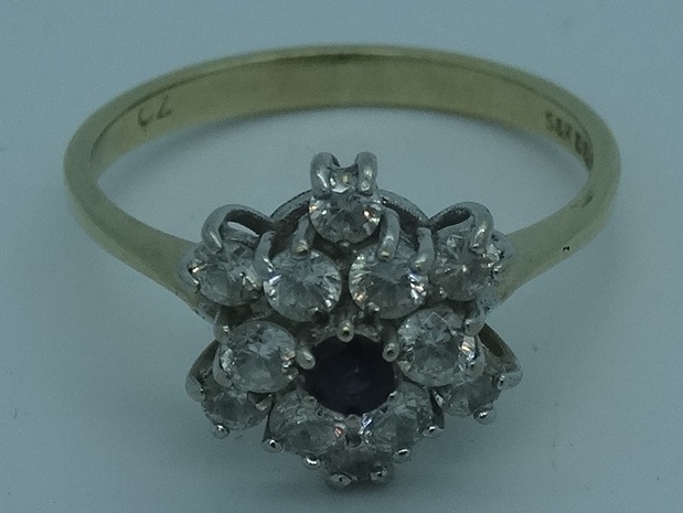 9ct Gold floral stone set ring