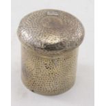 Edwardian period HM Silver hammered vanity pot with lid c. 1907 Chester 3ins H (approx 152g)