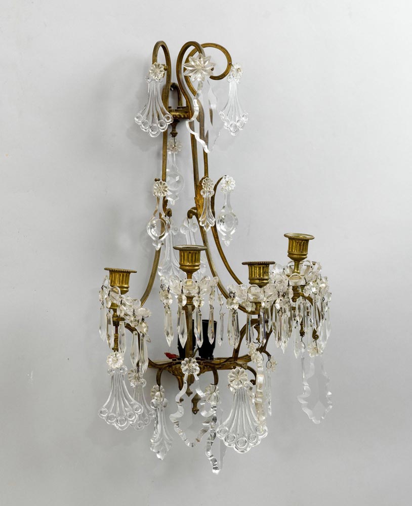 CHANDELIER, Baroque style, 20th century. Pierced, curved gilt metal frame with 8 light branches. - Image 4 of 4