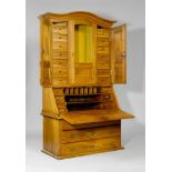 DEUX-CORPS WITH WATCH VITRINE, Baroque, Suisse romande, 18th century. Walnut. The upper part with