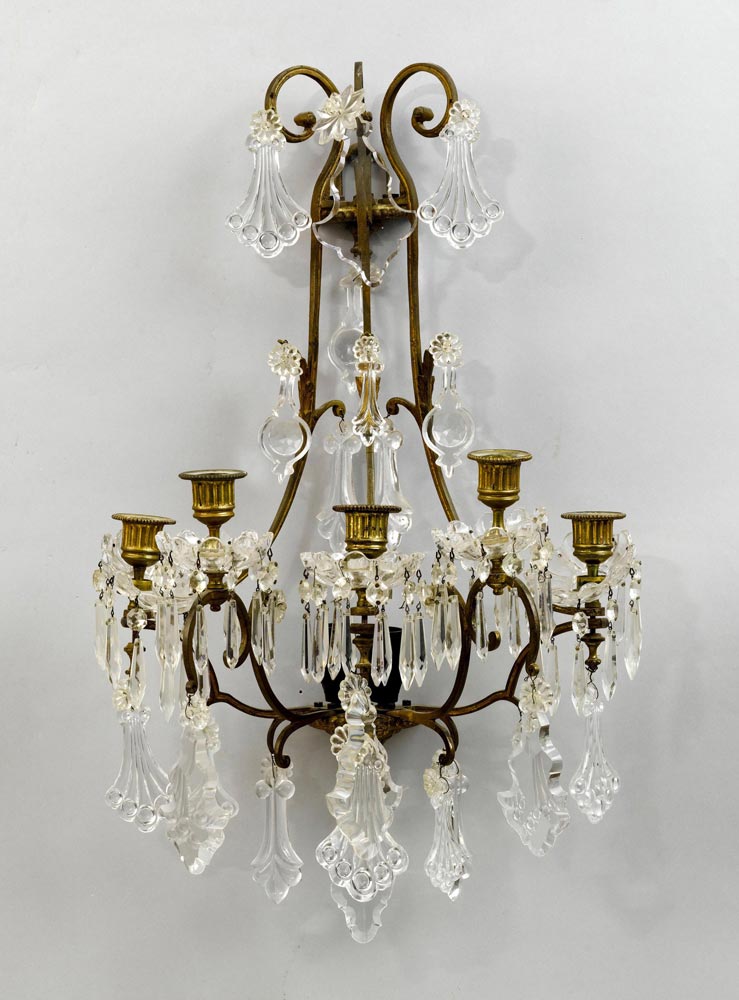 CHANDELIER, Baroque style, 20th century. Pierced, curved gilt metal frame with 8 light branches. - Image 3 of 4