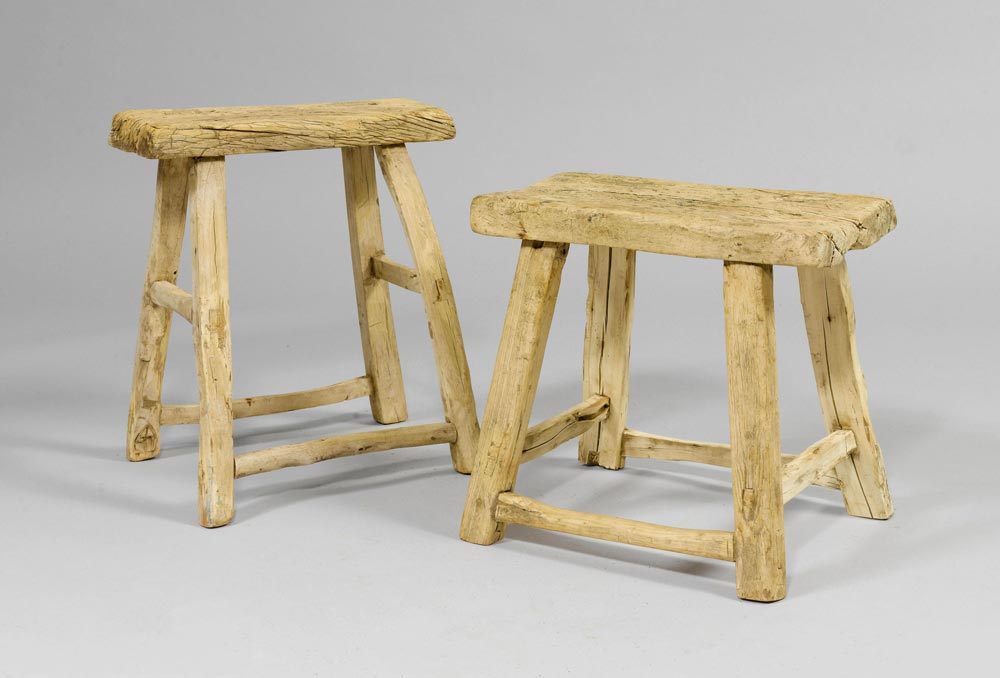 2 STOOLS, in the rustic style. Hardwood. Rectangular seat.    2 HOCKER, im rustikalen Stil.