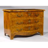 COMMODE, Baroque, Berne, 18th century. Walnut and burlwood, inlaid in reserves. 3 drawers. Brass