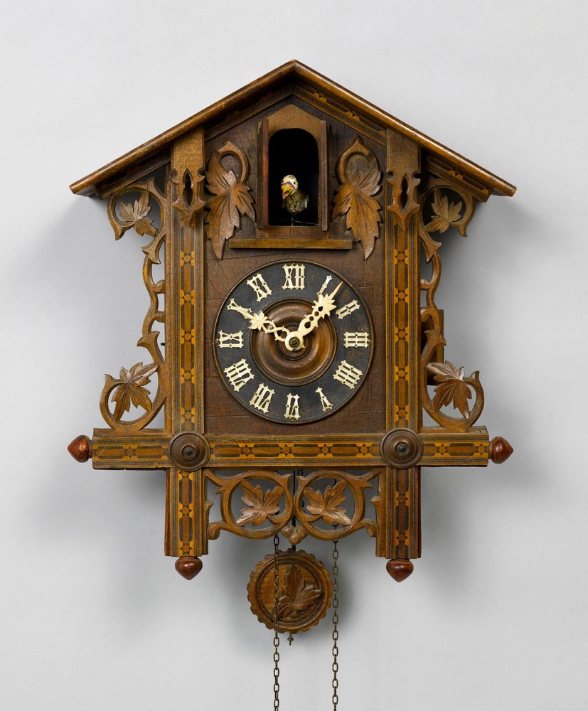 CUCKOO CLOCK, Black Forest, ca. 1900. Pinewood. Case designed as a house with pierced tendrils.