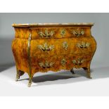 COMMODE, late Baroque, Italy, late Baroque, Italy, 19th century.  Walnut. Curved body on curved