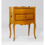 COIFFEUSE, Baroque, probably Berne. Cherry and plum wood inlaid with a fillet. Rectangular body on