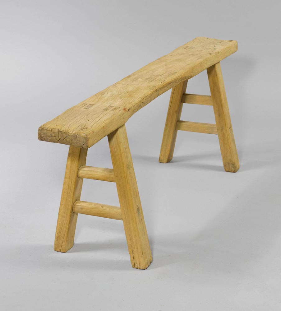 BENCH, in the rustic style. Hardwood. Rectangular seat, inclined legs. L142 cm.    BANK, im - Image 2 of 2