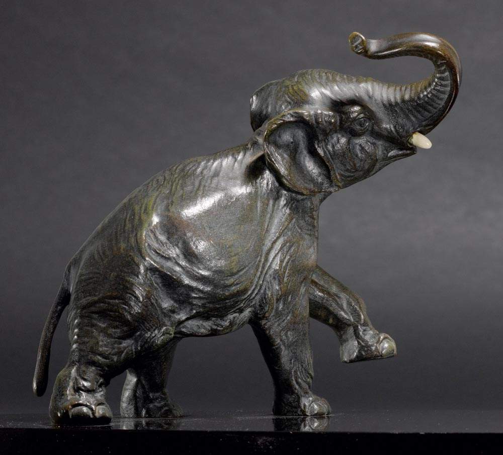 IRENEE ROCHARD (1906-1984) SCULPTURE, ca. 1940 Bronze and ivory. Two elephants, on a black marble - Image 4 of 5