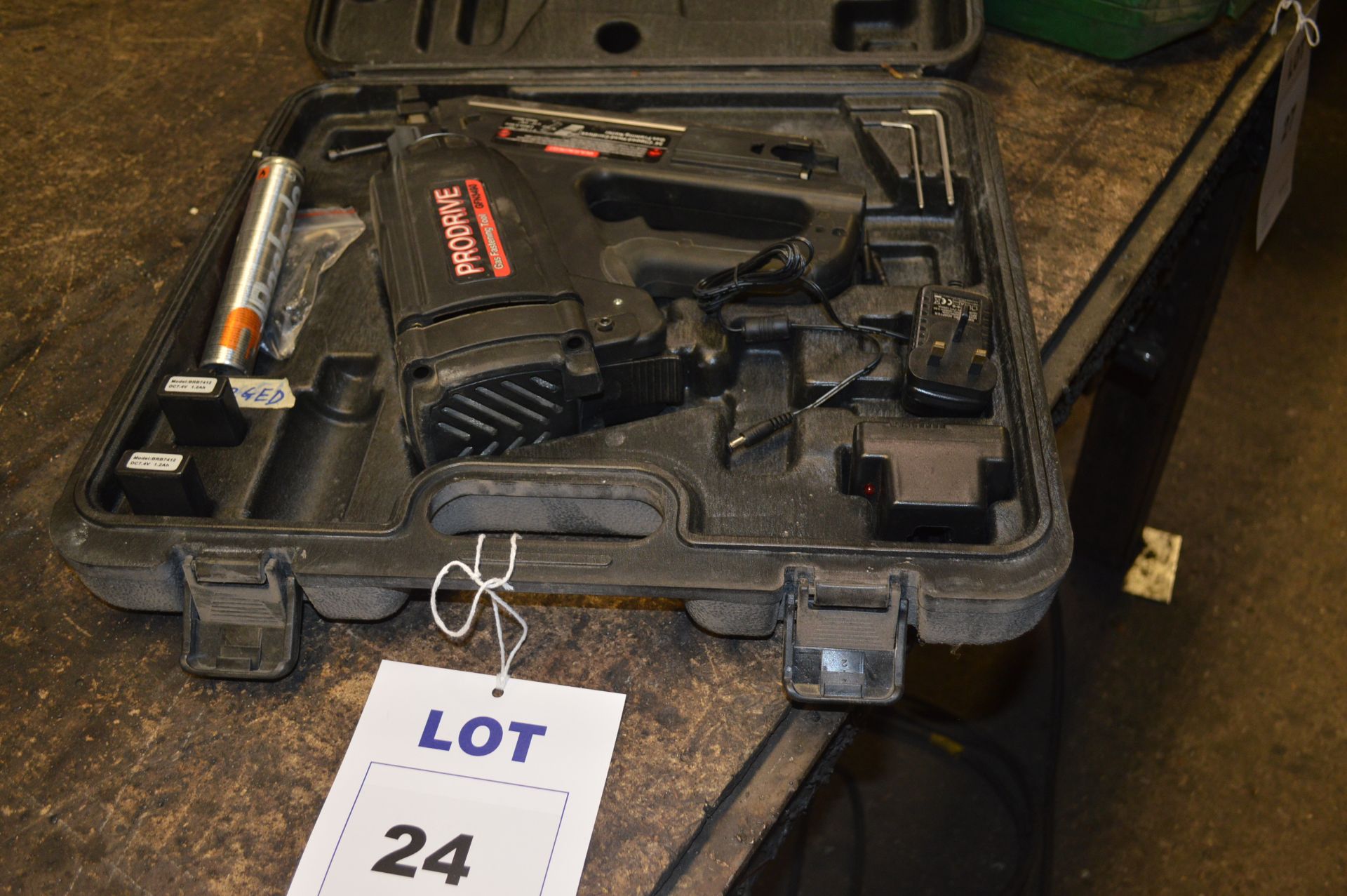 Prodrive GFN 3490 340 Clipped Head 
Nails Gas Framed Nailer complete with
2 BRB 7412 Battery, - Image 3 of 4