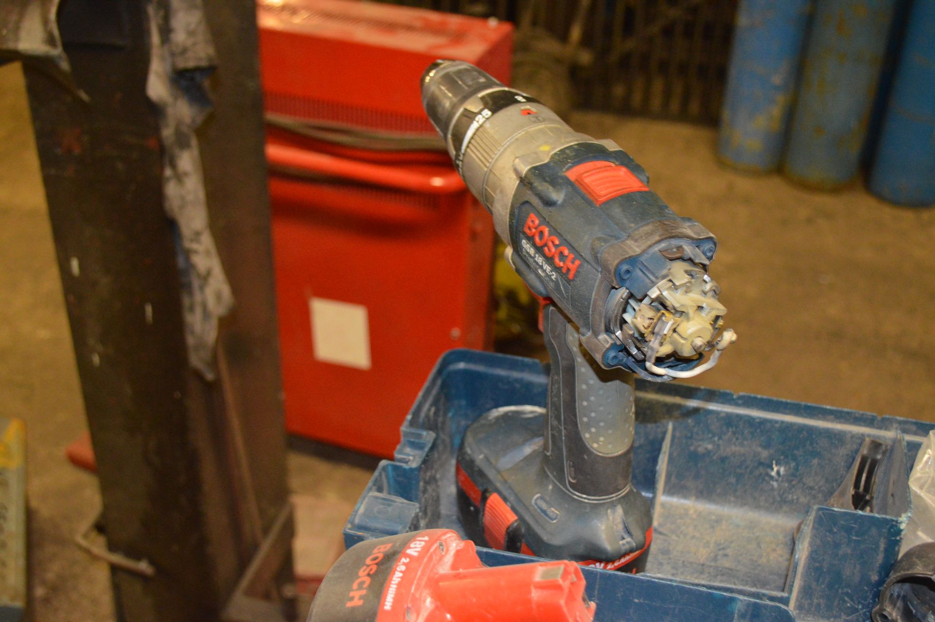 Bosch GSB 18VE-2 Drill complete with 
2 Bosch 18V 2.6AH NIMH Batteries & 
Carry Case (spares or - Image 3 of 4