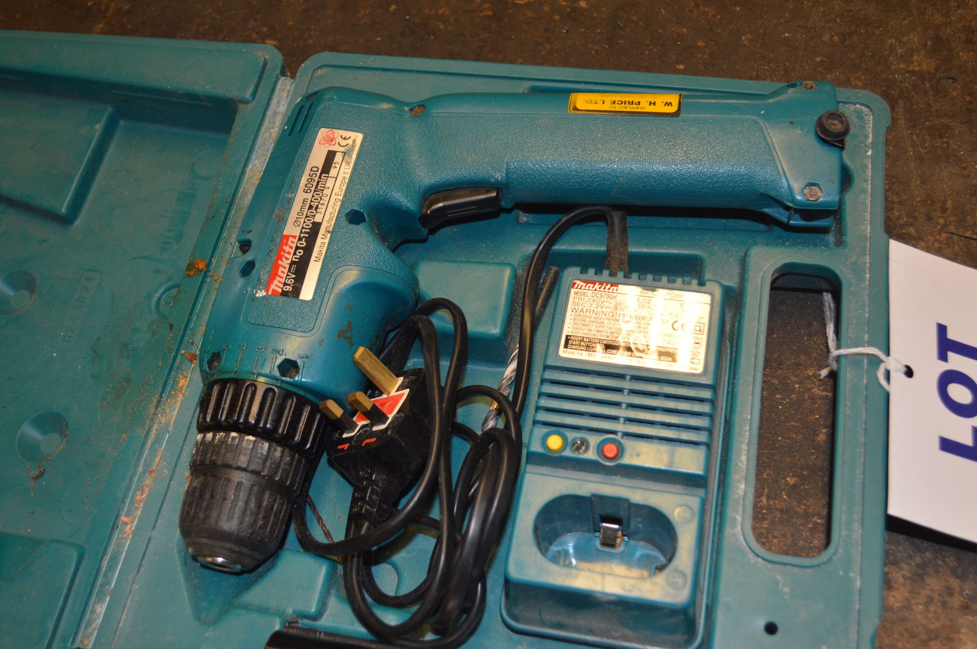 Makita 6095D 9.6v Battery Drill 
complete with 2 Batteries, Charger & 
Carry Case  
located at Spa - Image 3 of 4