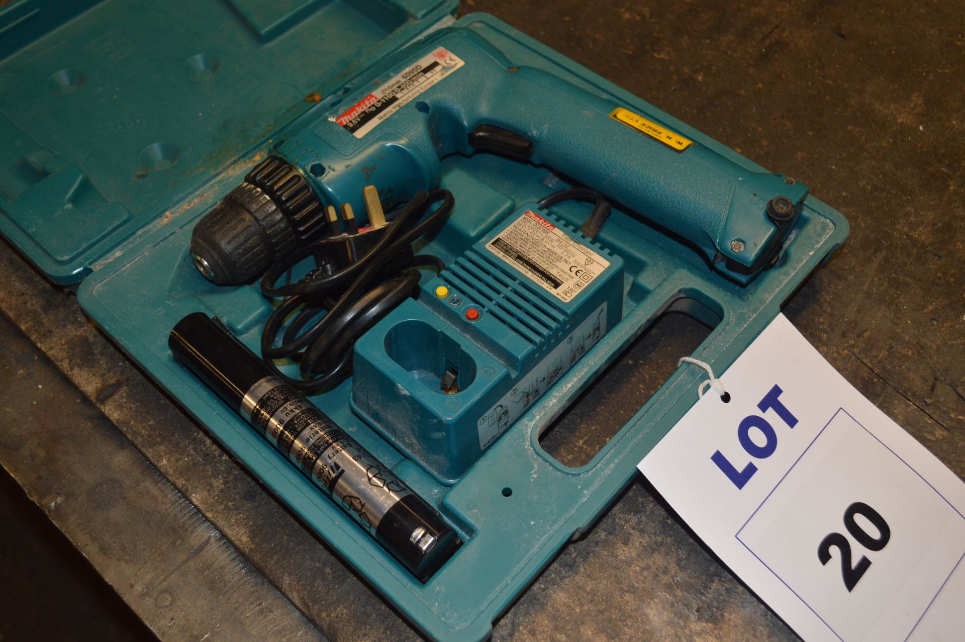 Makita 6095D 9.6v Battery Drill 
complete with 2 Batteries, Charger & 
Carry Case  
located at Spa - Image 4 of 4