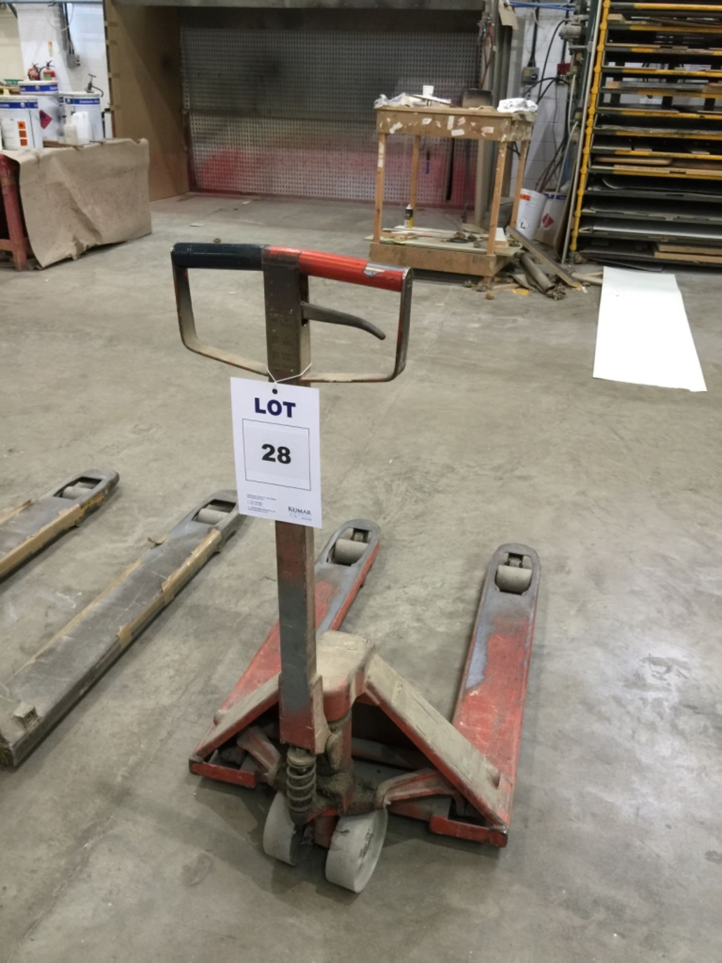 BT Lifter Hydraulic Pallet Truck. Max 2000kg (Ple - Image 2 of 4