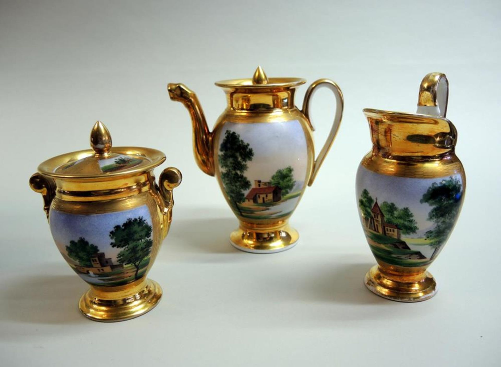 Biedermeier Mokka KernstückBiedermeier Mokka Kernstück, Porzellan, Mokkakännchen, Sahne und