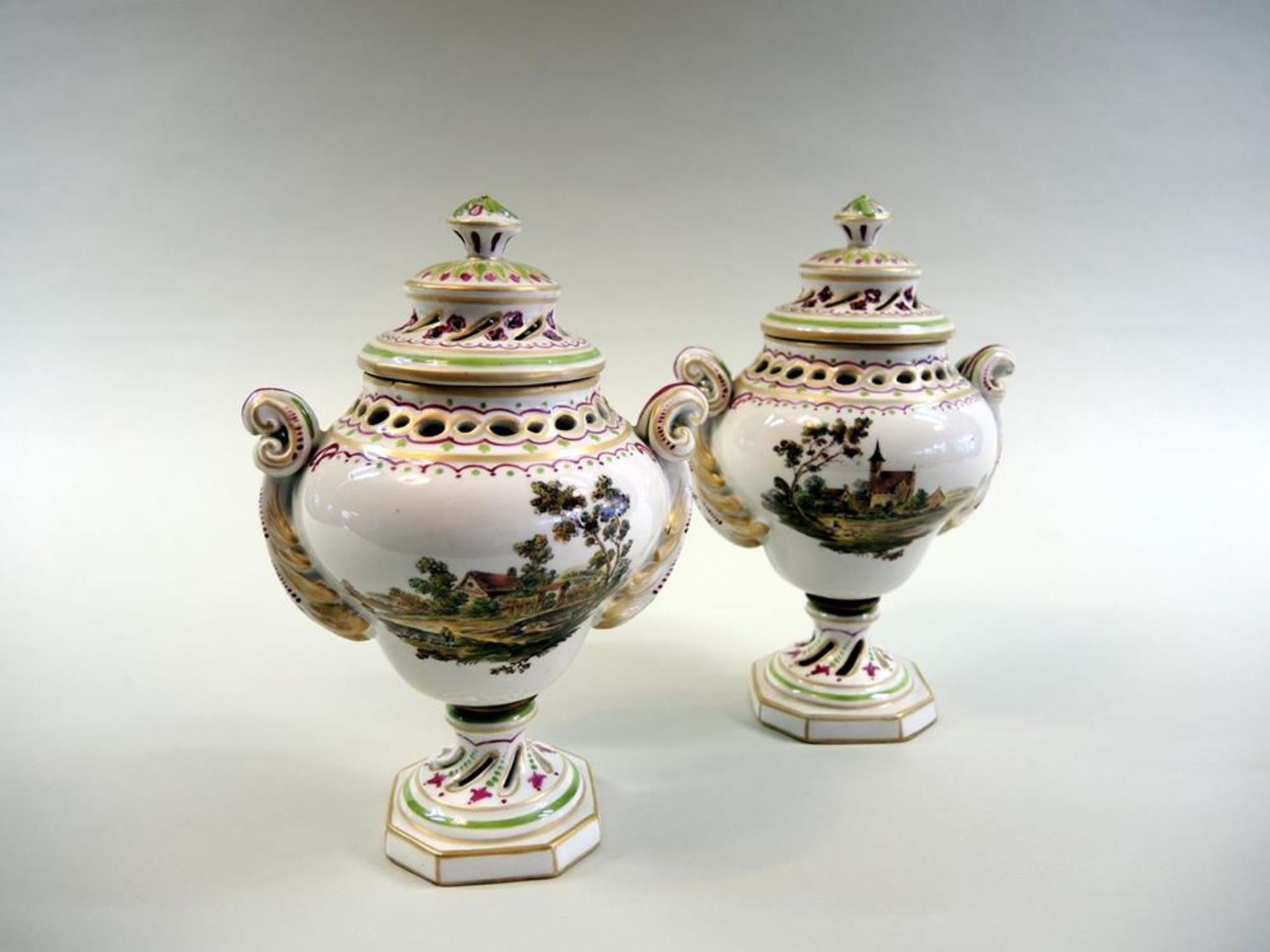 Seltenes Paar Mennecy-Villeroy Potpourri-VasenSeltenes Paar Mennecy-Villeroy Potpuorri-Vasen,