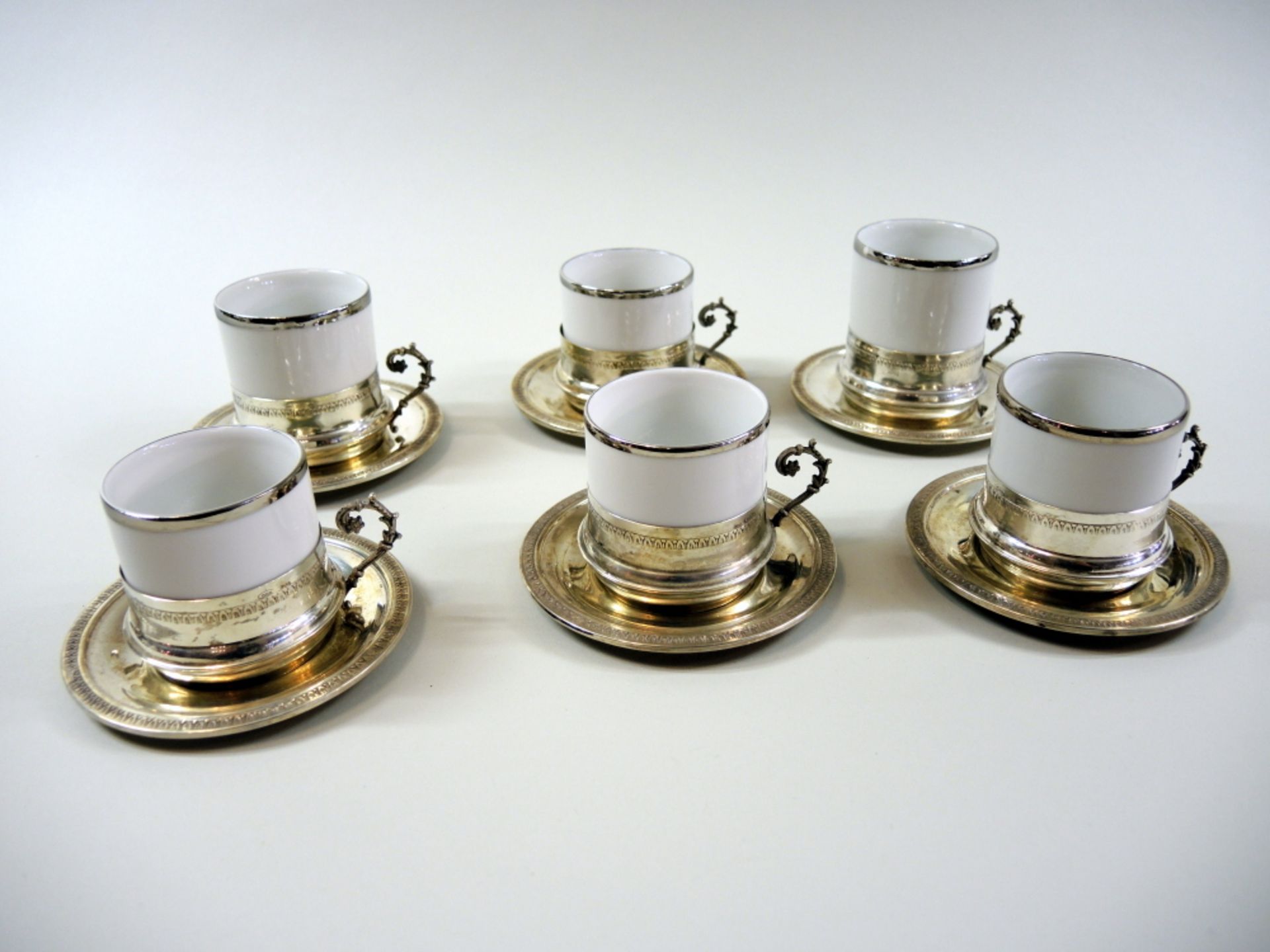 6 Mokkatassen mit Untertellern, Porzellan und Silber 8006 Mokkatassen mit Untertellern, Porzellan