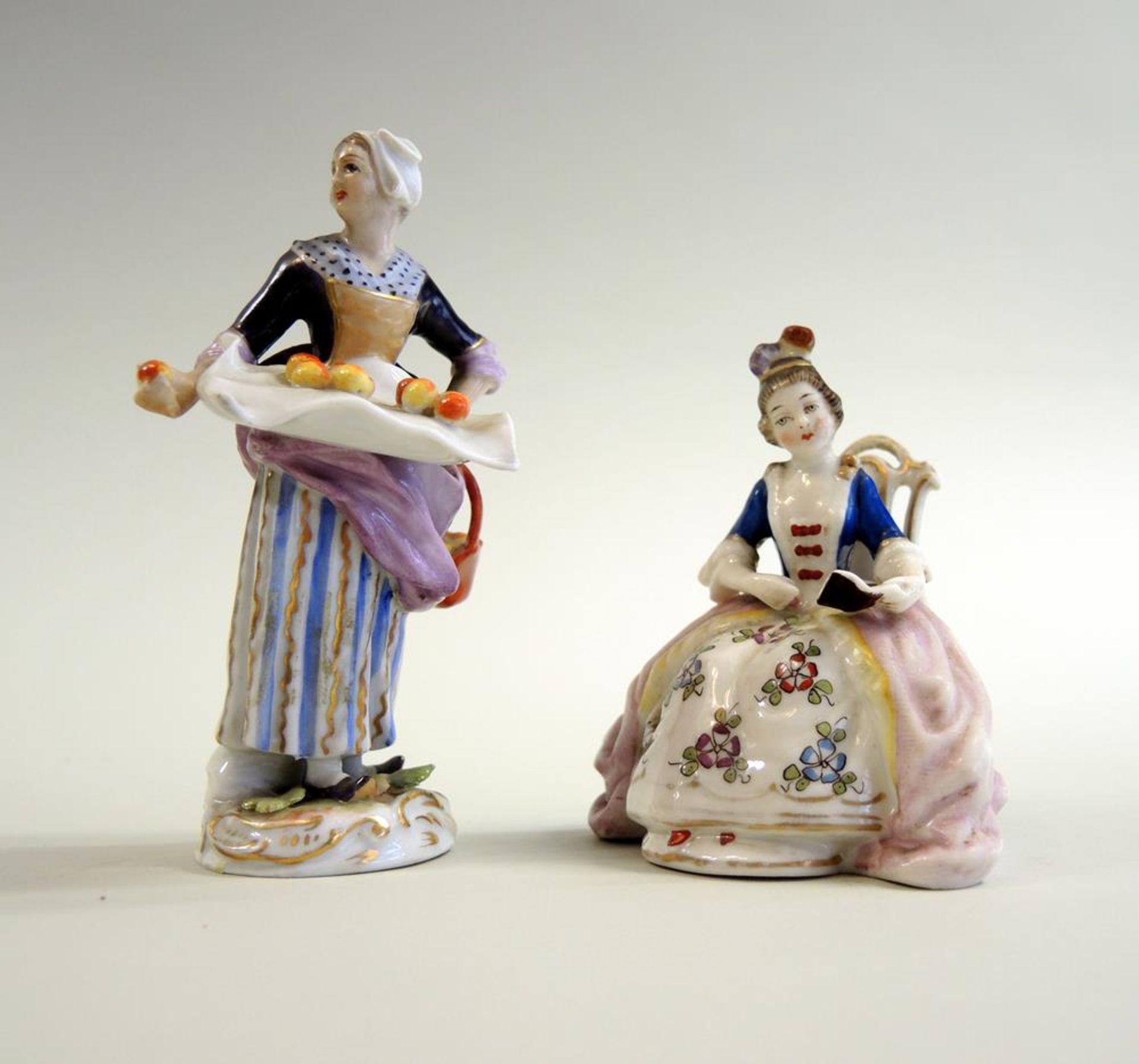 Zwei kleine Porzellan Figuren, Ludwigsburg und HöchstZwei kleine Porzellan Figuren, Ludwigsburg