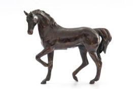 Pferdeskulptur  Grauguss, bronziert.  Vollplastische  Ausformung des trabenden Pferdes. H.:  21 cm.