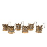 6  Teeglashalter, Russland um 1900  Silber, vergoldet, florale Ornamente in Niello-Technik. Runder