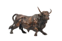 Stier  Bronze, dunkel patiniert. Naturalistische Ausformung,  H.:  9,5 cm, Br.: 16 cm.