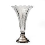Ziervase, Österreich-Ungarn 1886-1922  800er Silber, farbloses Glas, geschliffen. Runder, mehrfach