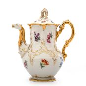 Mokkakanne, Meissen  um 1860-1890  Polychrom mit gestreuten Blümchen  und mit Poliergold bemalt.