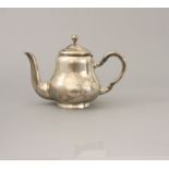 Teekanne,  Paul Sandig,  Liegnitz um 1900  800er Silber. Runder Standring, schlichter gebauchter