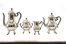 4-tlg. Kaffee-Teeset, Frankreich  um 1838-1879 950er Silber,  innen vergoldet. Auf vier schlanken