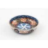 Kleine Schale, Imari, Japan 19. Jh. Porzellan unter der Glasur blau, auf der Glasur polychrom und