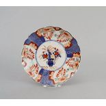 Anbietteller, Meiji-Zeit, Japan 19. Jh. Porzellan unter der Glasur blau, auf der Glasur eisenrot und