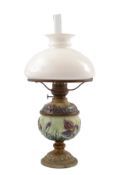 Petroleumlampe; Jugendstil um 1900 Fuß aus  vergoldetem Grauguss.  Korpus Keramik mit  Schwertlilien