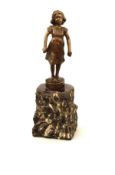 Falling Bildhauer des 20. Jhs. "Kleines Mädchen". Bronze dunkel patiniert. Auf rundem Sockel steht