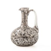 Kannenvase, Silber-Overlay, Gorham um 1900 Farbloses Glas mit floraler galvanischer Silberauflage