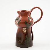 Kannenvase, Saargemünd um 1900 Keramik mit brauner nach oben rotbraun verlaufender Glasur. Runder