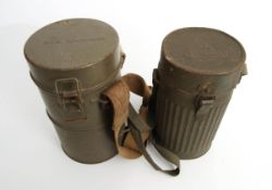 2 Gasmasken, Dänemark  1938 und 3.Reich Masken in feldgrauer Aufbewahrungsbox aus Blech.