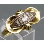 Damenring
14 kt. Gelbgold, 1 Diamant ca. 0,20 ct., 2 Diamantrosen, um 1930, ca. 
 4,6 g., RM 63,