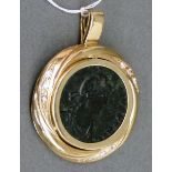 Clipanhänger
14 kt. Gelbgold, mittig römische Mnze(Bronze), 9 kleine Diamanten, ca. 
 0,20 ct., 9,5