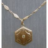 Medaillon mit Kette
14 kt. Gelbgold, um 1930, Gliederkette, Medaillon graviert, grner