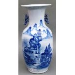 Vase
Porzellan, China, blauer Landschaftsdekor, beschädigt, 20. Jh., h 45 
 cm,