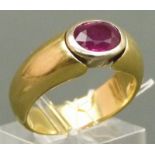 Damenring
18 kt. Gelbgold, 1 ovaler Rubin, geschliffen 10x6 mm, ca. 17 gr., RM 
 63, 
 Mindestpreis: